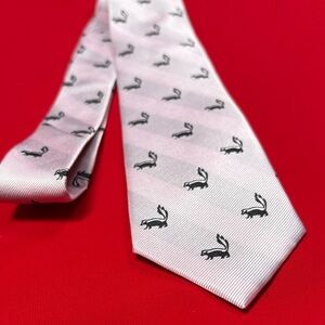 Summer Ties silk light pink skunk tie. NWOT!!